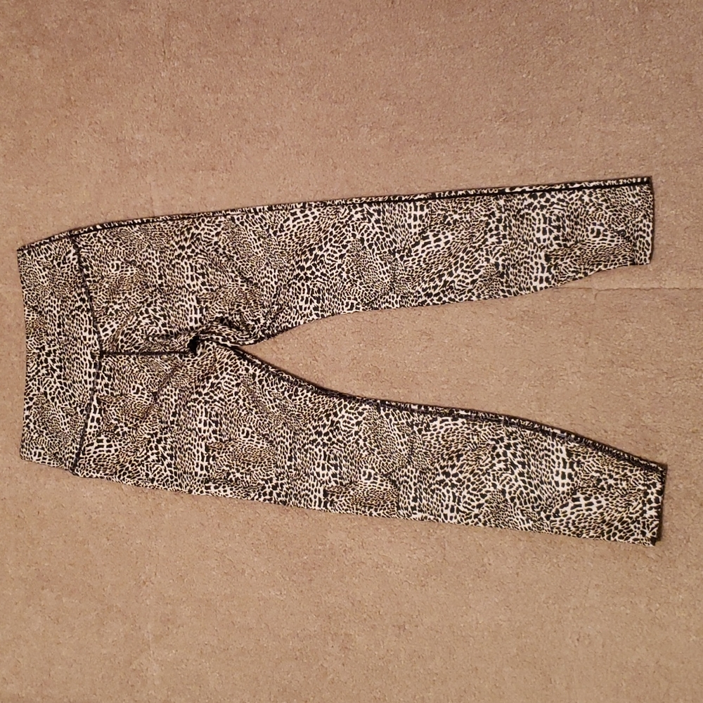 Nike Women's Animal Print Leggings. - Picture 2 of 12
